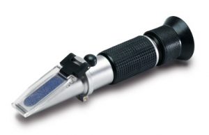 Refractometer (0 - 32% Brix SG 1.000 - 1.120)